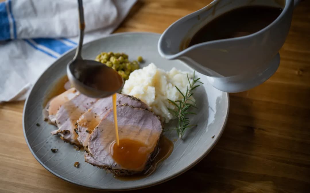 Jak zrobić dietetyczny sos do mięsa, który zaskoczy smakiem i niską kalorycznością