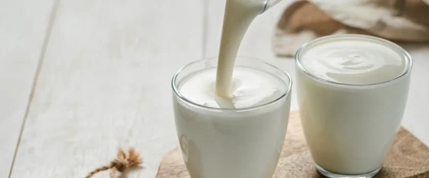 Czy maślanka jest dietetyczna? Odkryj jej niskokaloryczne właściwości