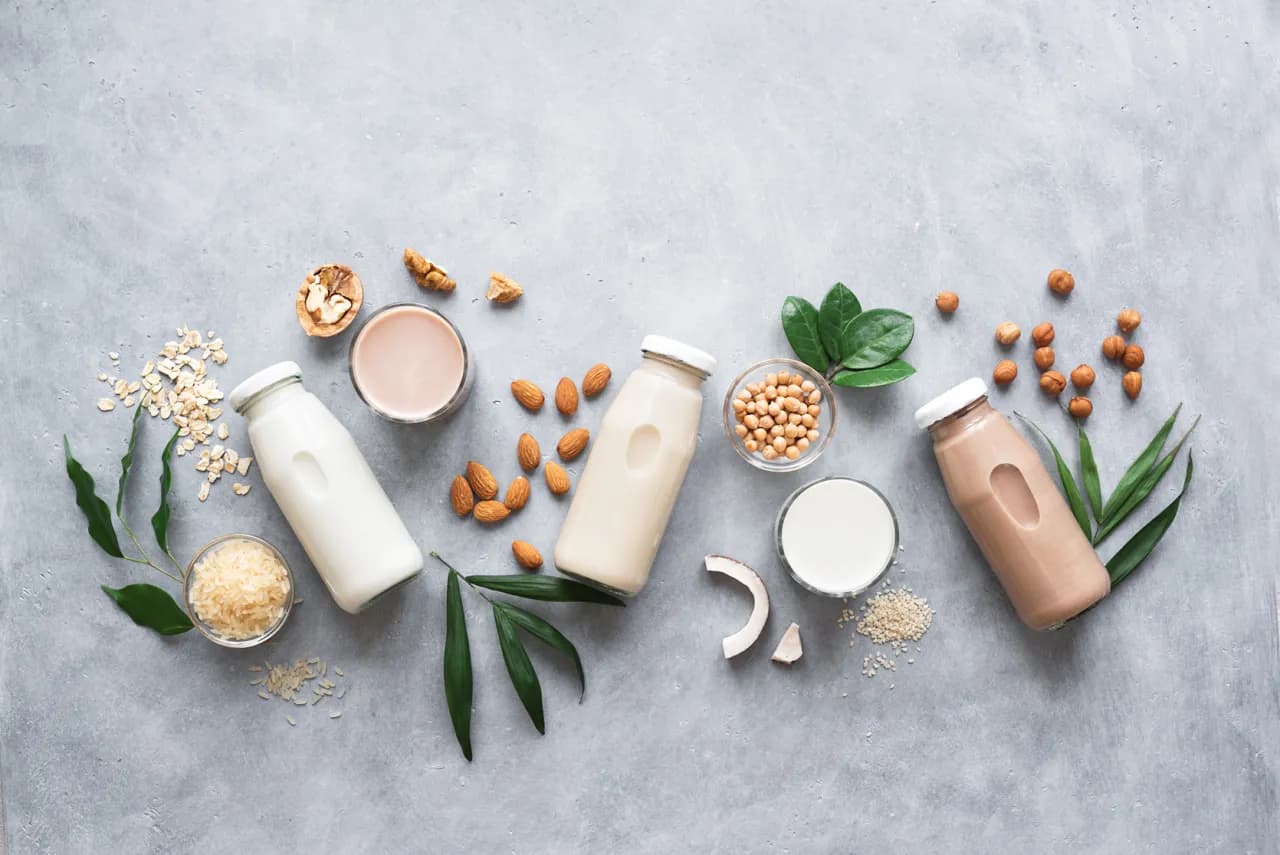 Jakie mleko roślinne dla niemowlaka? Co musisz wiedzieć o bezpieczeństwie