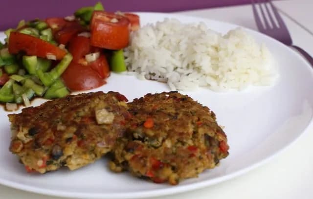 Czy kotlety sojowe są dietetyczne? Odkryj ich prawdziwe właściwości