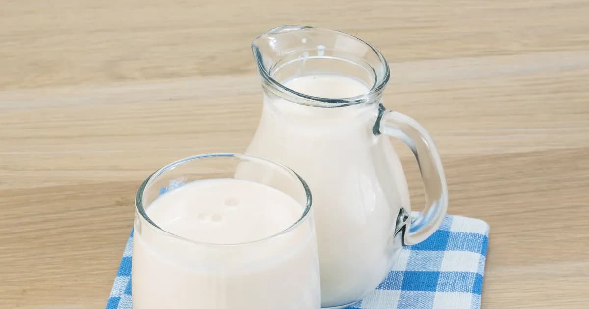 Czy maślanka odchudza? Odkryj jej właściwości wspomagające dietę