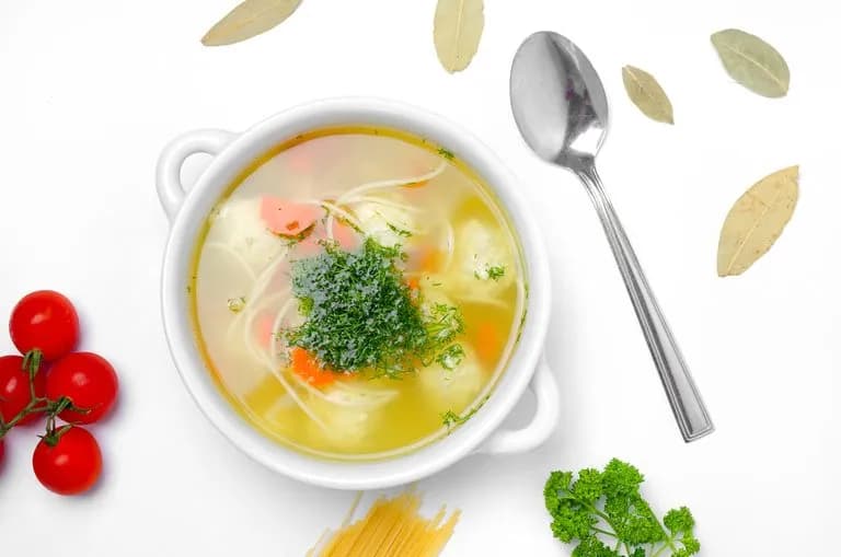 Czy rosół jest dietetyczny? Sprawdź, jak przygotować zdrową wersję
